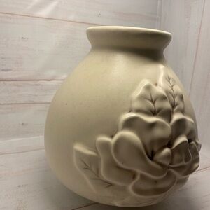Vintage classic Redwing vase. Elegant Classy Cheerful